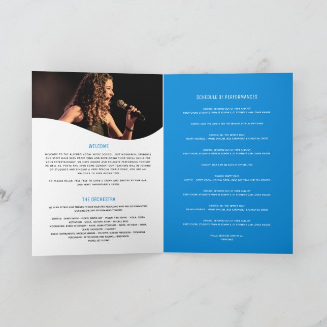 Kvällsblå mikrofon av voalmusikaliskt skäl program (Inuti)