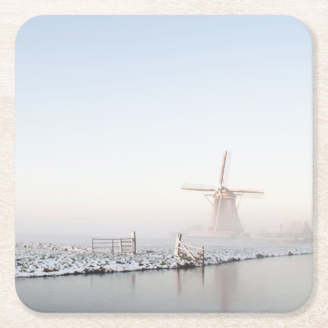 Kvarn i den insnöade vinterkustfartyget underlägg papper kvadrat (Framsidan)