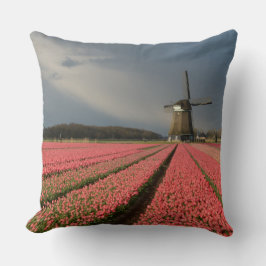 Kvarn med rosa tulpan i vår kudde