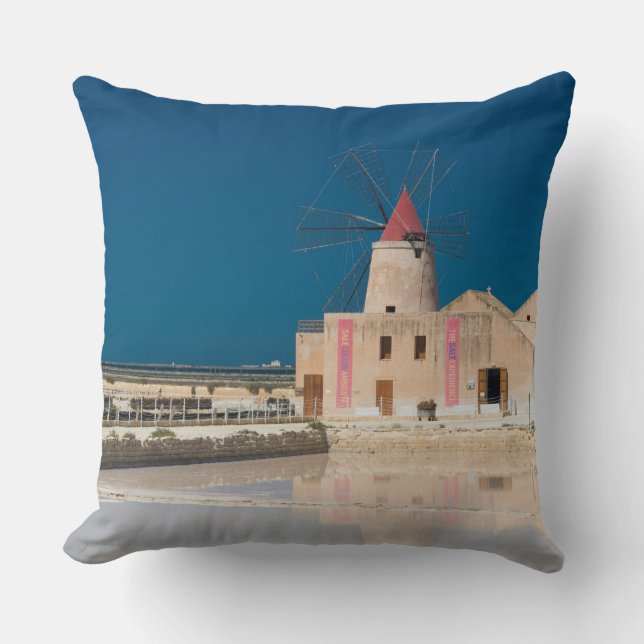 Kvarn och salt panorerar på salinaen av Trapani Kudde (Framsida)