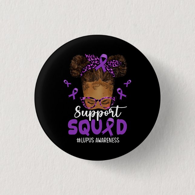 Kvinenssupport Squad Afro Messy Bun Leopard Lupus Knapp (Framsida)