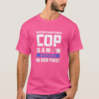 Kvinna bakom varje Underbar poliskår är en polisst T Shirt