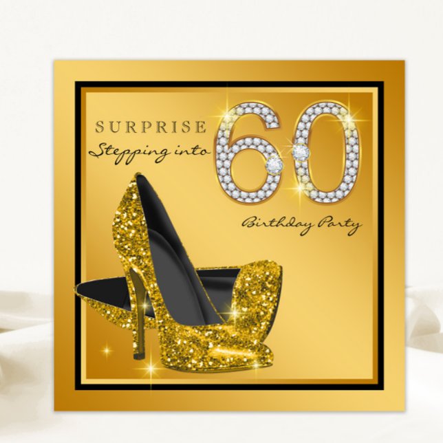 Kvinna Black Guld Surprise 60:e Födelsedagsfesten Inbjudningar (Elegant black gold glitter high heel shoe 60th birthday invitation with pretty gold diamond numbers.)
