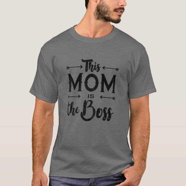 Kvinna Chef Mamma i Mamma är Chef födelsedag T Shirt (Framsida)
