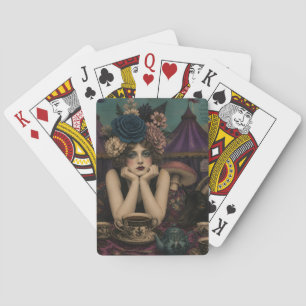 Kvinna dricker te på cirkus med svart get casinokort