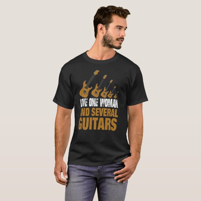 Kvinna för kärlek en och flera gitarrer t shirt (Hel framsida)