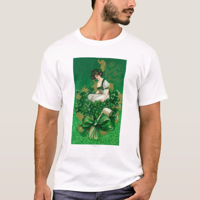 Kvinna för St Patrick dagsouvenir på klöverplats T Shirt (Framsida)