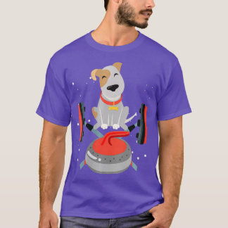 Kvinna Hund på en kurvande stenkorridor T Shirt
