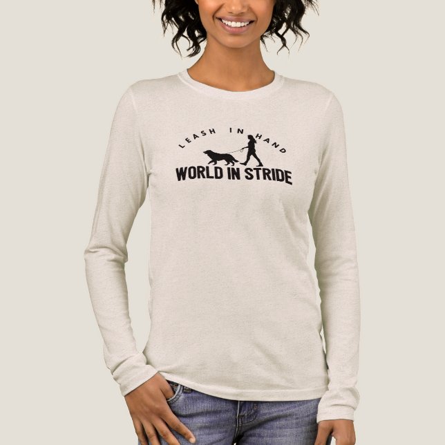 Kvinna hundpromenerare  t shirt (Framsida)