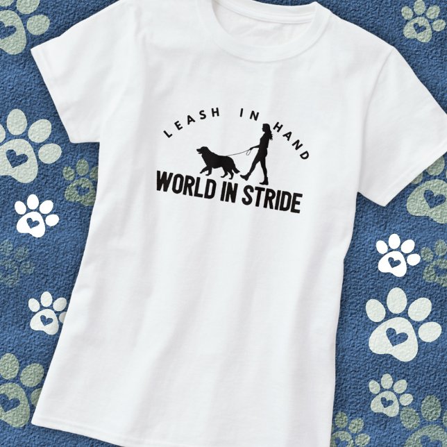 Kvinna hundpromenerare  t shirt (Skapare uppladdad)
