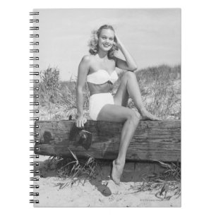 Kvinna i bikini anteckningsbok