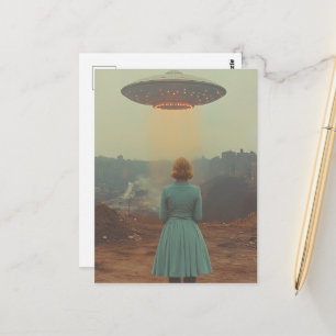 Kvinna i blå klänning och en UFO Vykort