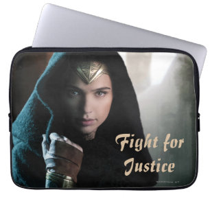 kvinna i Cloak Laptop Fodral
