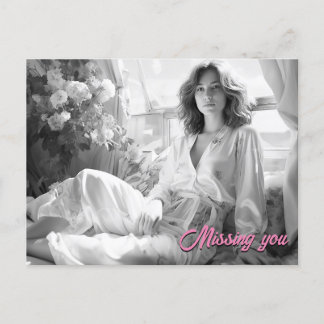 Kvinna ljugande på vit silke lakan B&W-foto Vykort