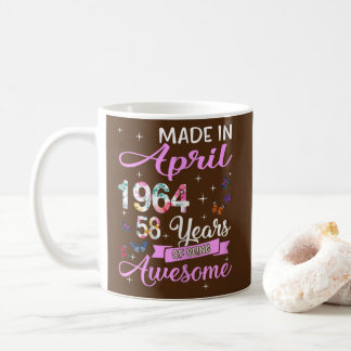 Kvinna Lycklig 58:e födelsedagen i april 1964 58 Kaffemugg