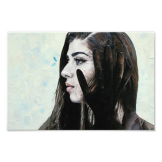 Kvinna med Mysterium Black Hand Overlay Fototryck