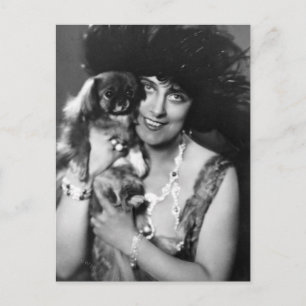 Kvinna med Pekingese, 1920-talet Vykort