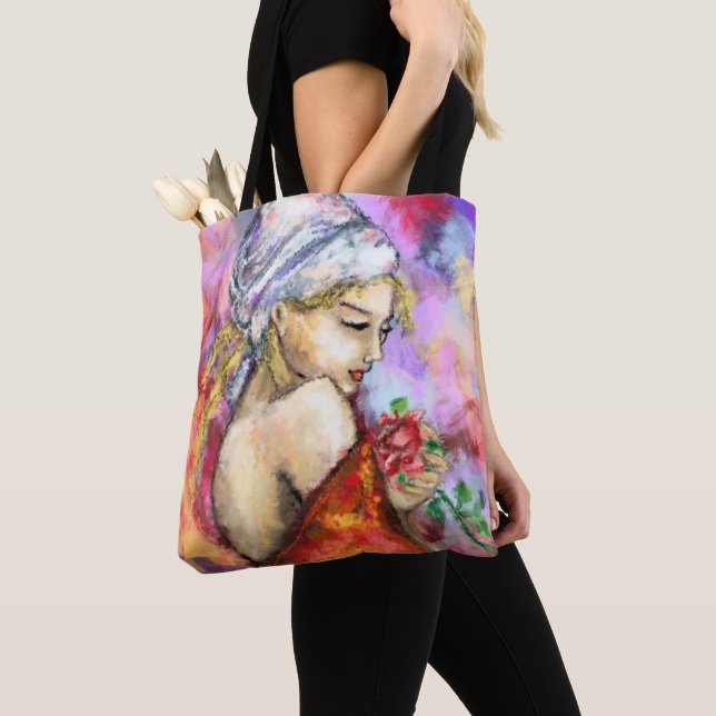 Kvinna med Ro Tote Bag Tygkasse (Närbild)