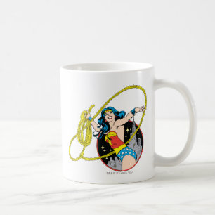 kvinna med stadsbakgrund kaffemugg