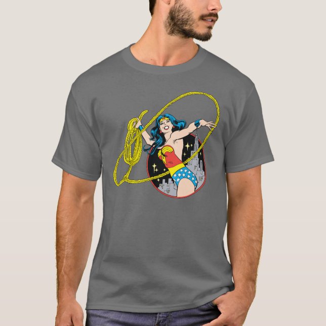  kvinna med stadsbakgrund t shirt (Framsida)