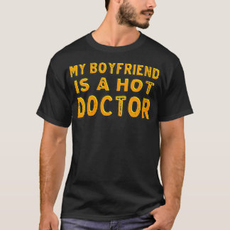 Kvinna min pojkvän är en Hett Doktor VNeck T Shirt