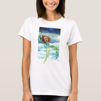 Kvinna mot en rasa himmel tee shirt