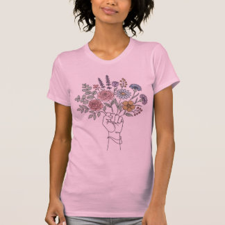 Kvinna: Nävens kraft och hjärtats blomning T Shirt