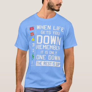Kvinna ner motorcykel när du är t shirt