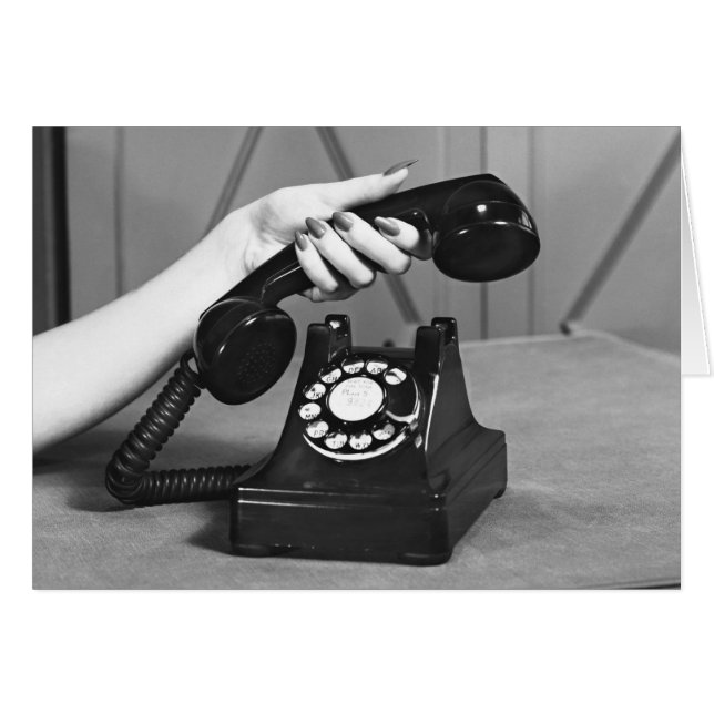 Kvinna på mobil närhet hälsningskort (Framsidan Horizontal)