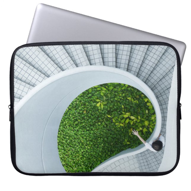 Kvinna på spiral trappor laptop fodral (Framsidan)