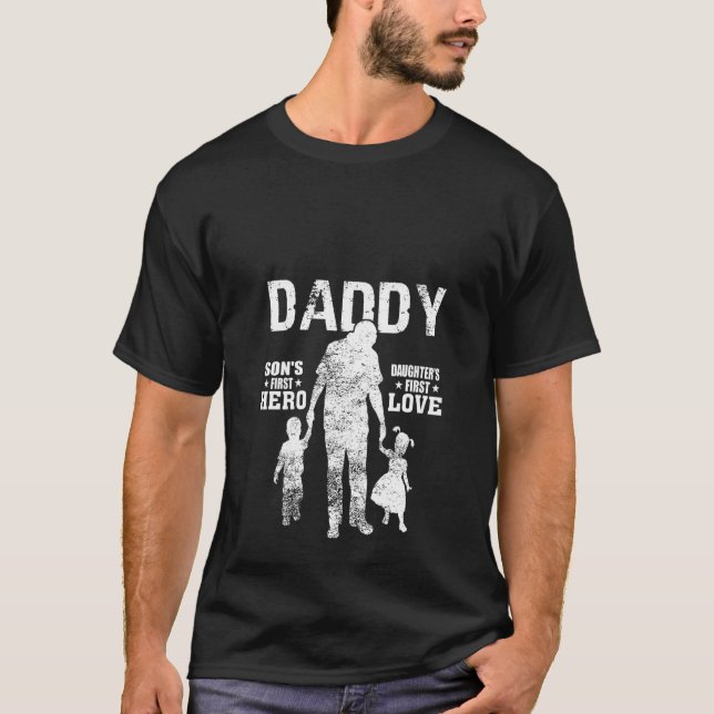 Kvinna pappa A Sons First Hero A Daughters First L T Shirt (Framsida)