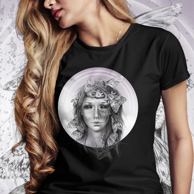 Kvinna Porträtt med moths Surreal Mörk Fantasy Art T Shirt (Skapare uppladdad)