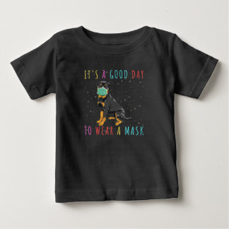 Kvinna Rottweiler Bära en mask funny dag i Bran T Shirt