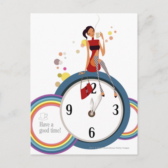 Kvinna sitta på en klocka och hålla ett te kopp vykort (Framsida)