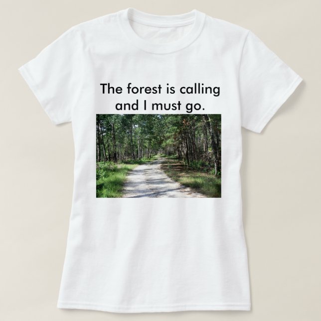 Kvinna Skogen kallar t-shirt (Design framsida)