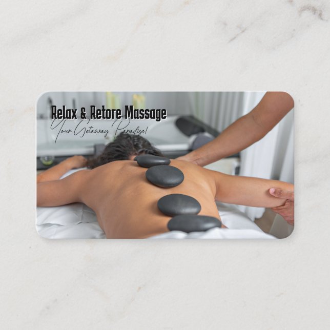 Kvinna som får het stenmassage på spa visitkort (Framsida)