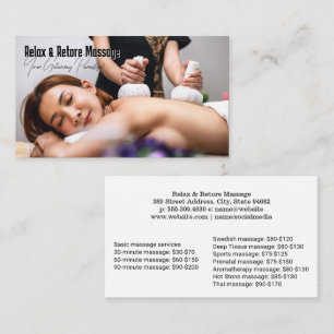 Kvinna som får thai-massage på spa visitkort