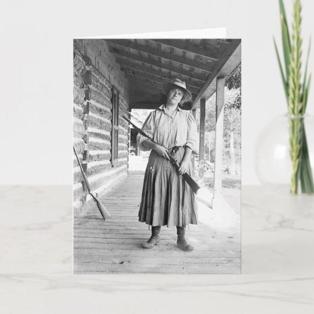 Kvinna som håller ett gevär på ett svin kort (Framsida)