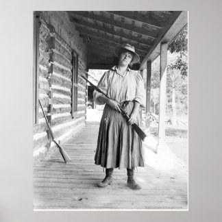 Kvinna som håller ett gevär på ett svin poster