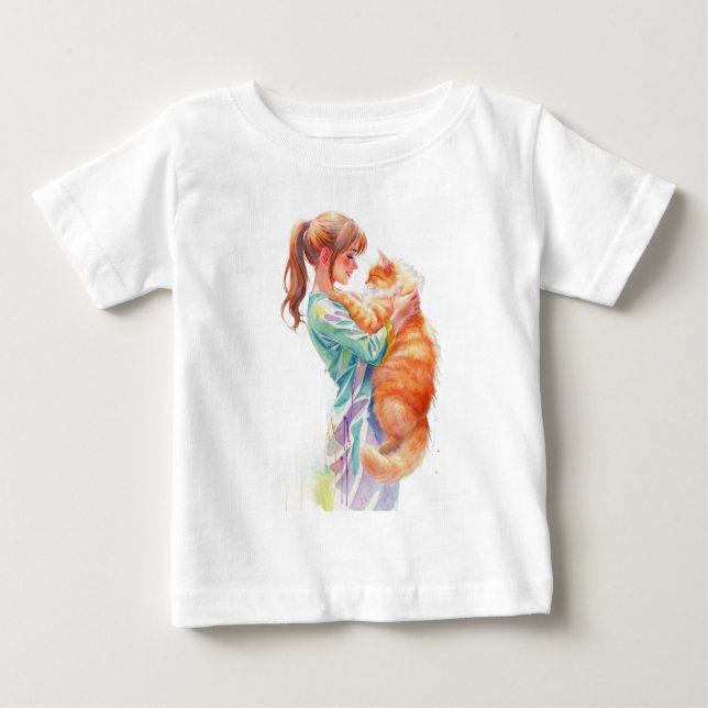 Kvinna som håller fluffig orange Maine Coon-katt T Shirt (Framsida)