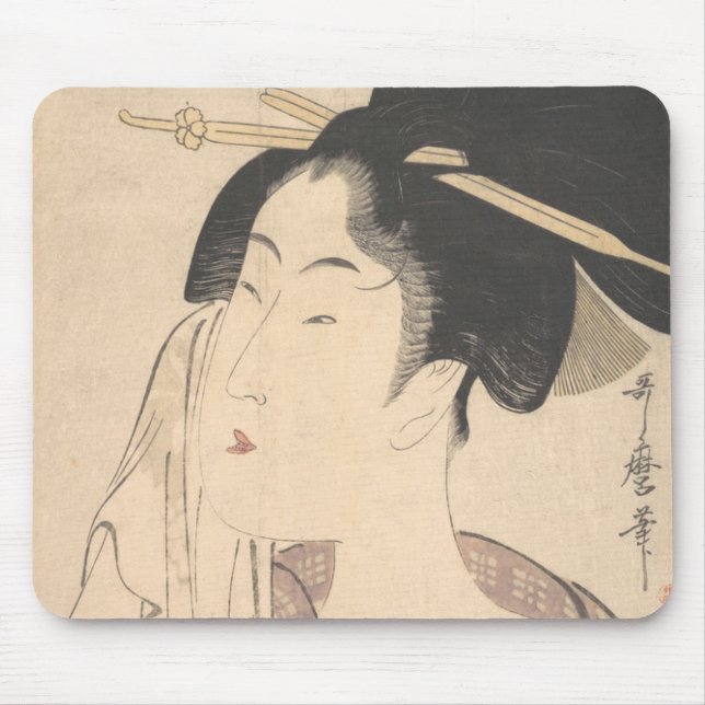 Kvinna som kopplar av efter henne badet musmatta (Framsidan)