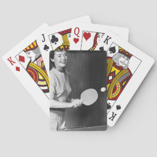 Kvinna som leker bordtennis casinokort