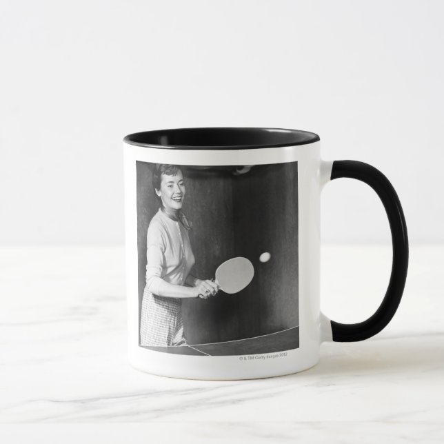 Kvinna som leker bordtennis mugg (Höger)