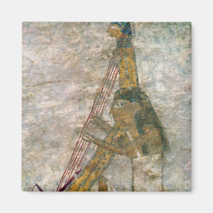 Kvinna som leker en välvd harpa magnet