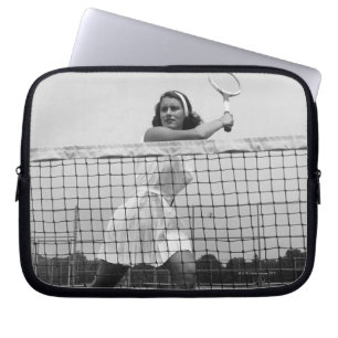 Kvinna som leker tennis laptop sleeve