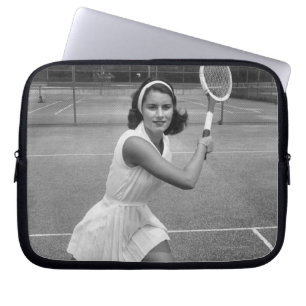 Kvinna som leker tennis laptop sleeve