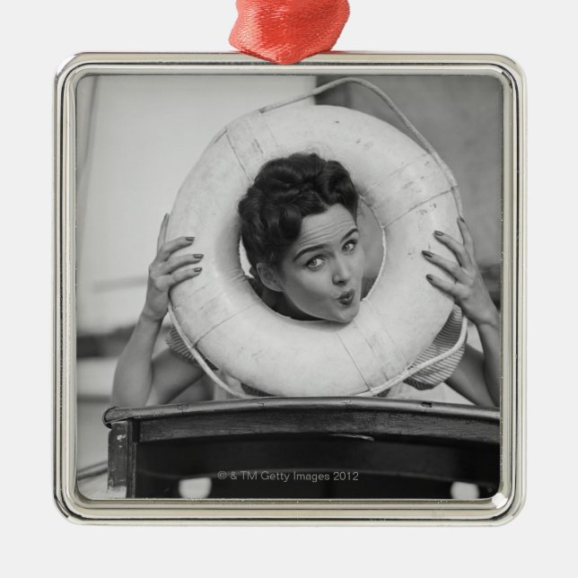 Kvinna som poserar 3 julgransprydnad metall (Framsidan)