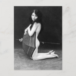 Kvinna som poserar med ett paraply - vintage vykort