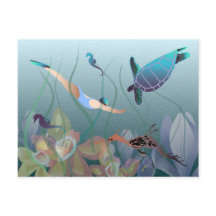 Kvinna som simmar under vatten med sköldpadda