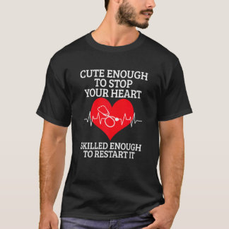 Kvinna tillräckligt mycket för att stoppa hjärtat t shirt